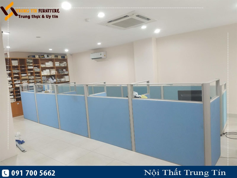 Vách ngăn văn phòng nỉ kính hiện đại, giá tốt - VNNK16